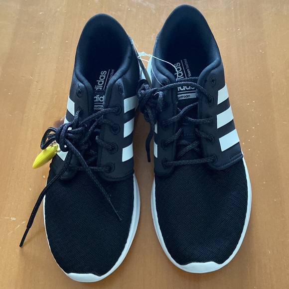 Brand new Adidas QT Racer cloud foam (girls size 6 1/2) - Picture 4 of 4